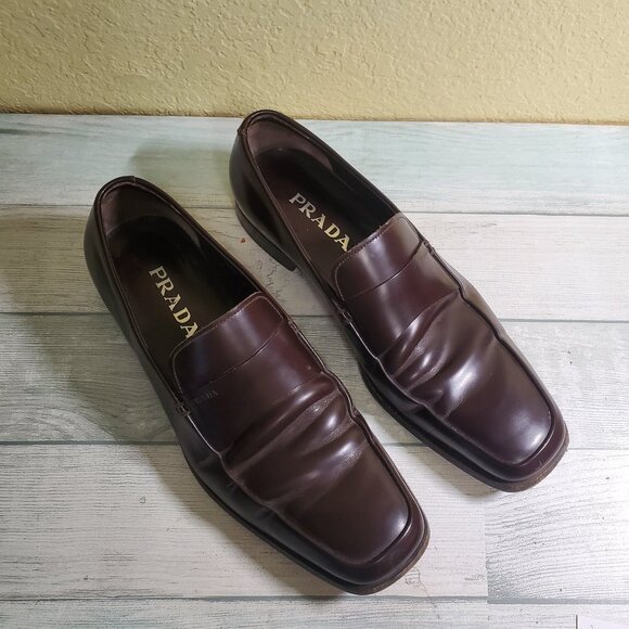 Pair of Prada Men’s Bown Leather Loafers Size 8 Made in Itay Toe - Heal 12” OSD - Picture 15 of 15